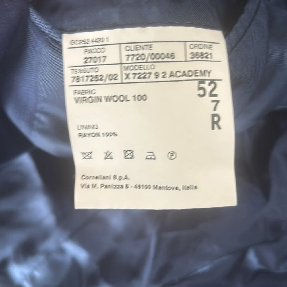 Corneliani Men’s 2 button navy striped blazer 42R (Europe 52R)